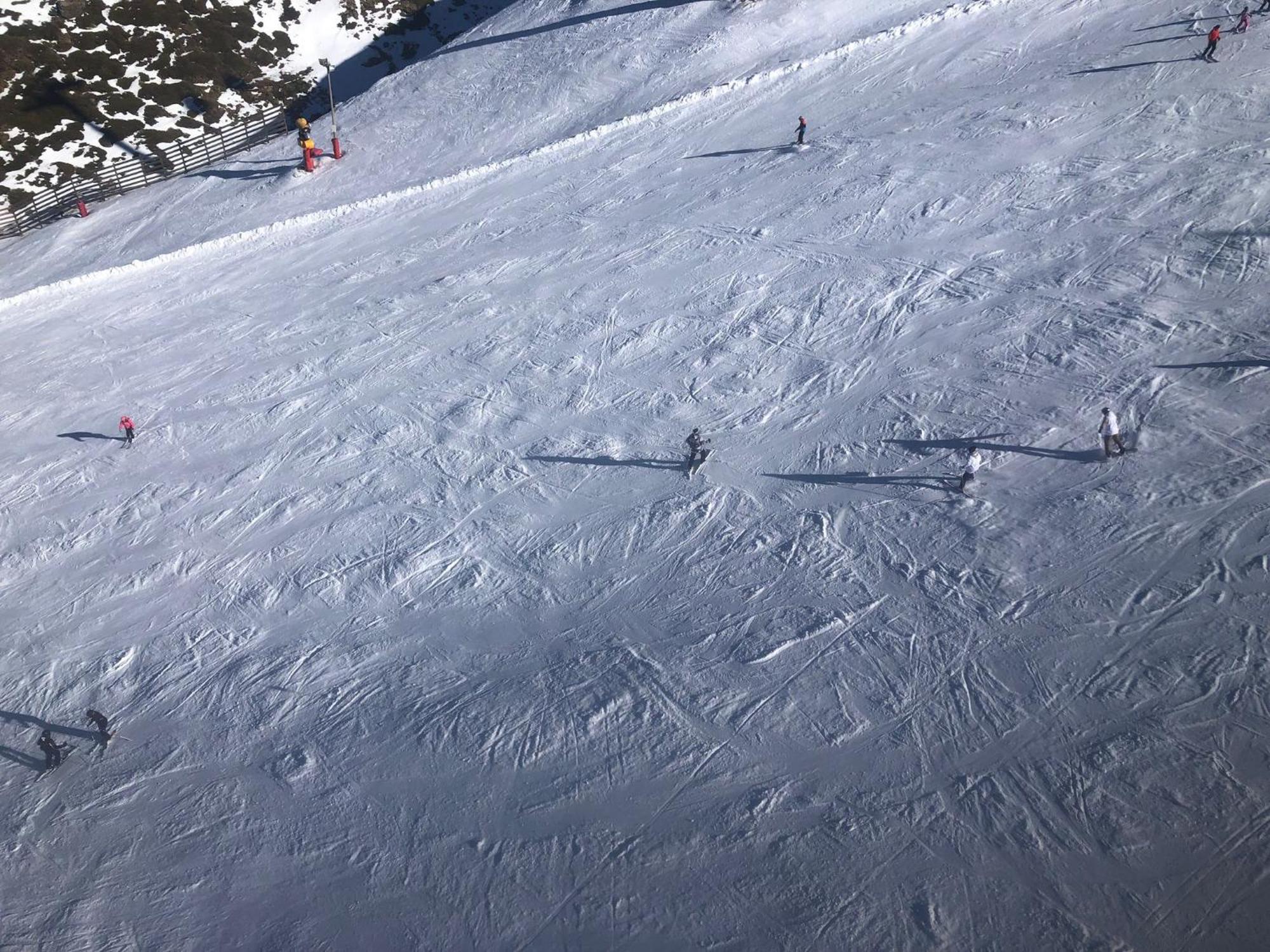 Sierra Nevada, Apartamento Abuhardillado Parking Y Wifi Luaran gambar
